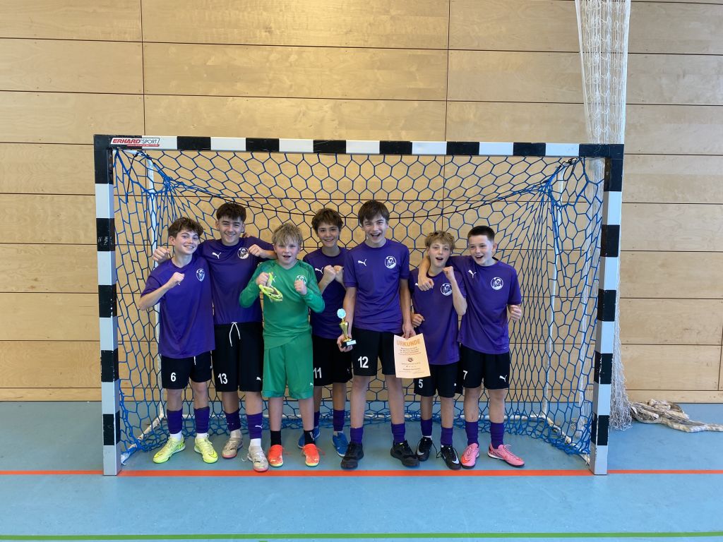 25 12 Hallenfussball